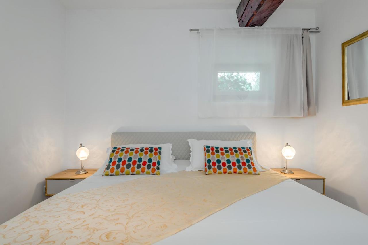 Apartments Obala Bol Eksteriør bilde